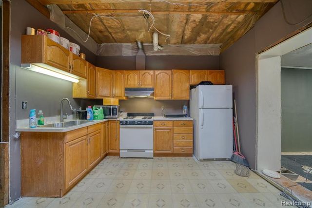 10325 Cadieux Road, Detroit, MI 48224