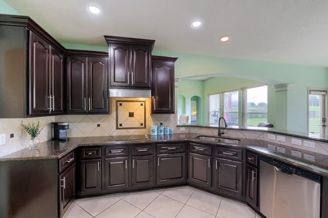 230 Lawrence Marshall Drive, Hempstead, TX 77445