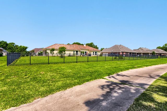 230 Lawrence Marshall Drive, Hempstead, TX 77445