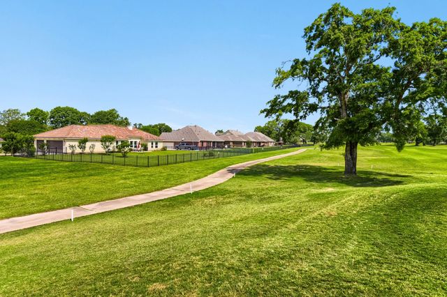 230 Lawrence Marshall Drive, Hempstead, TX 77445