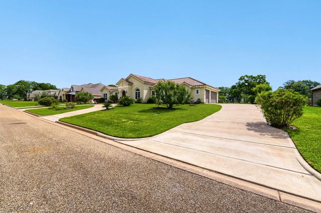 230 Lawrence Marshall Drive, Hempstead, TX 77445
