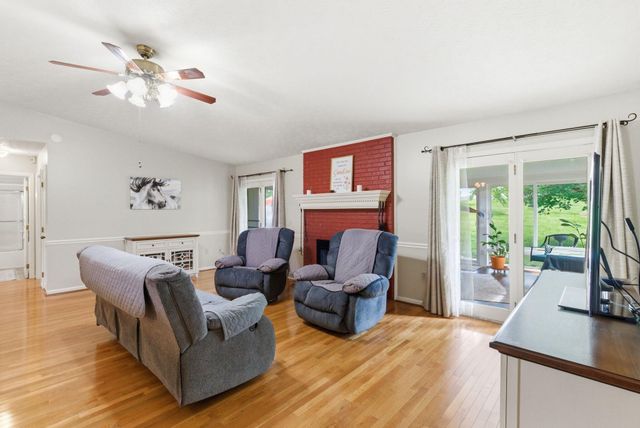 1036 Raintree Drive, Richmond, KY 40475