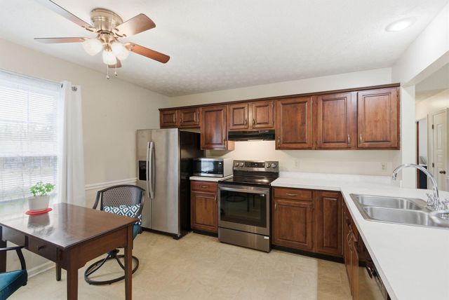 1036 Raintree Drive, Richmond, KY 40475