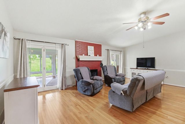 1036 Raintree Drive, Richmond, KY 40475