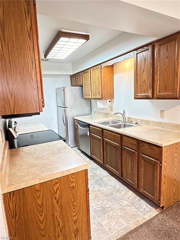 3988 Roebling LN, Virginia Beach, VA 23452
