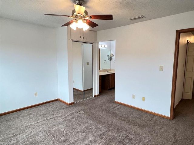 3988 Roebling LN, Virginia Beach, VA 23452