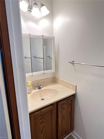 3988 Roebling LN, Virginia Beach, VA 23452