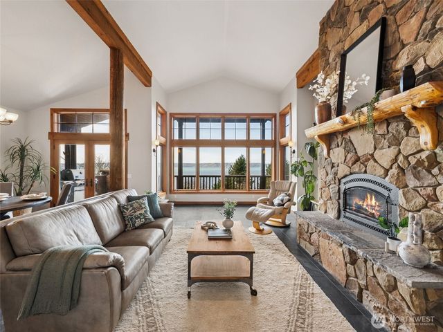 15926 Maplewild Avenue SW, Seattle, WA 98166