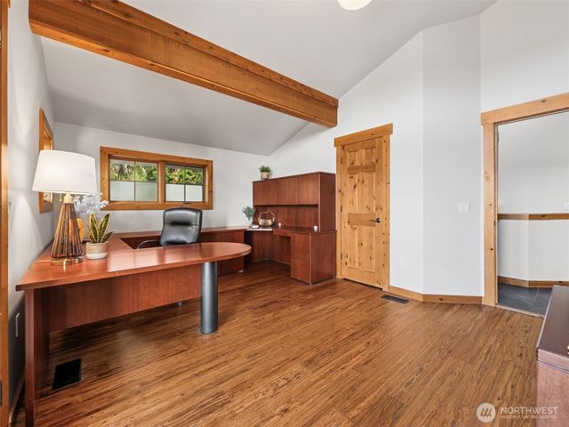 15926 Maplewild Avenue SW, Seattle, WA 98166