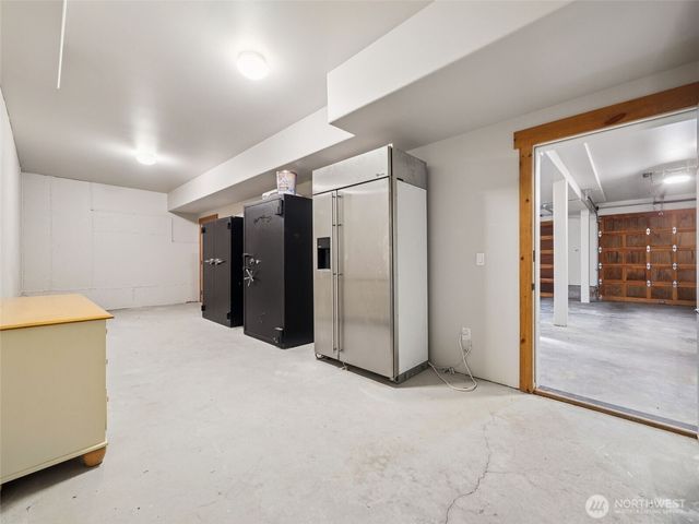 15926 Maplewild Avenue SW, Seattle, WA 98166