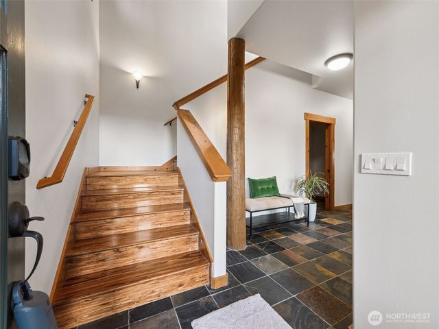 15926 Maplewild Avenue SW, Seattle, WA 98166