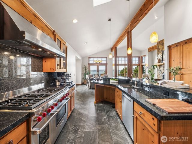 15926 Maplewild Avenue SW, Seattle, WA 98166