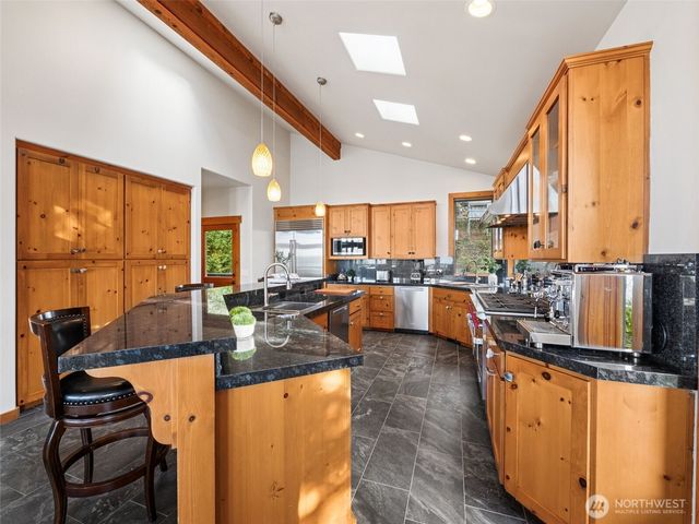 15926 Maplewild Avenue SW, Seattle, WA 98166