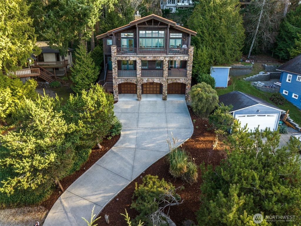 15926 Maplewild Avenue SW, Seattle, WA 98166