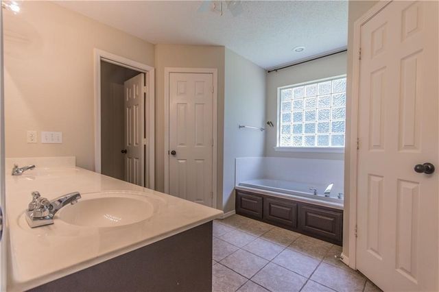 3903 SW Cherry Road, Bentonville, AR 72712