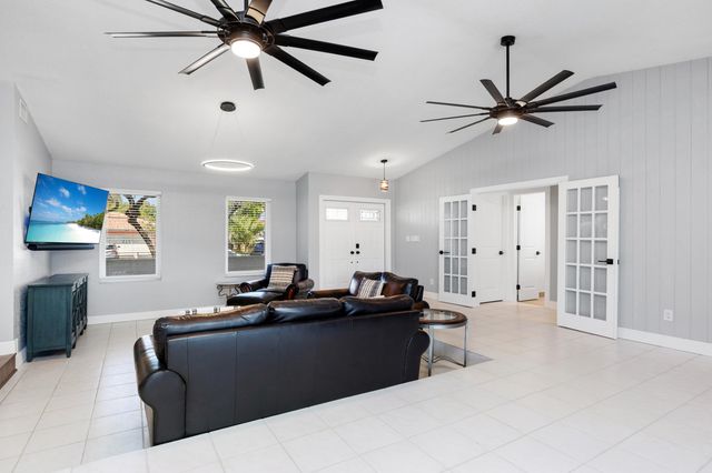 271 NW 89th Avenue, Coral Springs, FL 33071