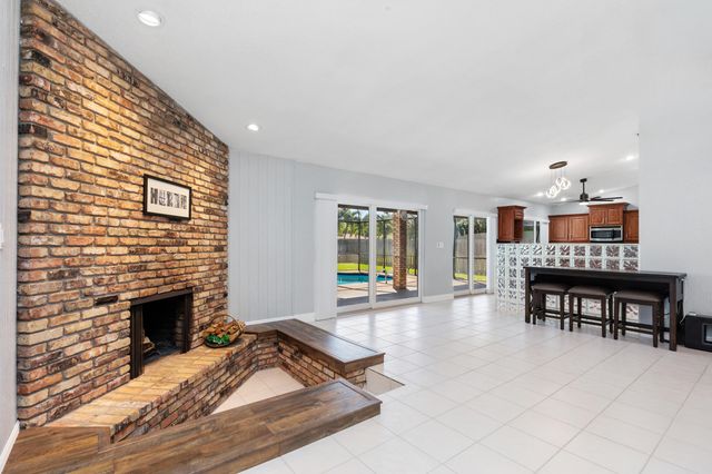 271 NW 89th Avenue, Coral Springs, FL 33071