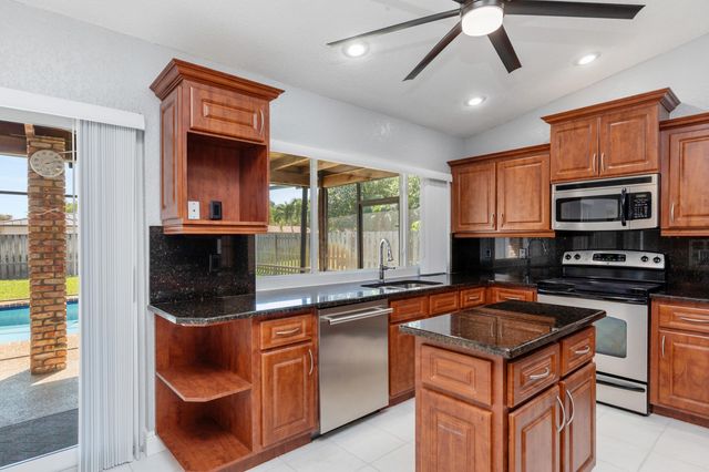 271 NW 89th Avenue, Coral Springs, FL 33071