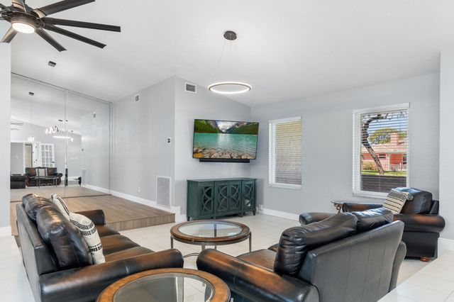 271 NW 89th Avenue, Coral Springs, FL 33071