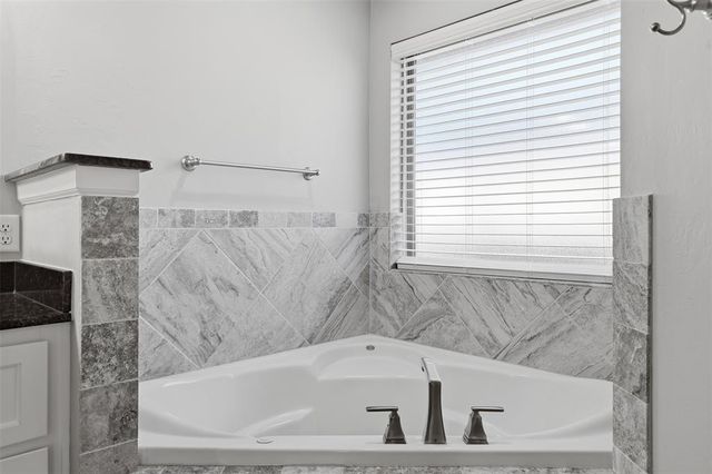 3304 Grasshopper Way, Yukon, OK 73099