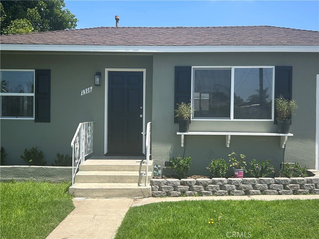 Image 2 of property listing at 1316 Ravenna, Wilmington, CA 90744