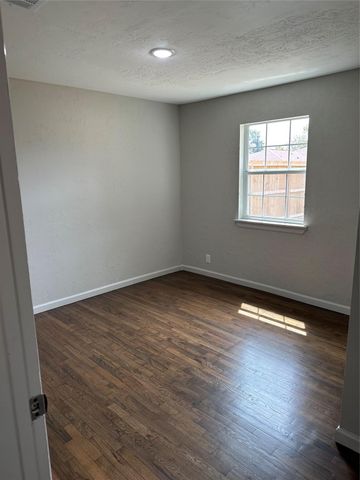 2502 Kingsdale Drive, Deer Park, TX 77536