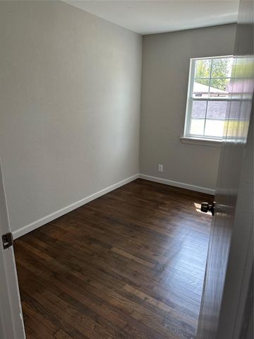 2502 Kingsdale Drive, Deer Park, TX 77536
