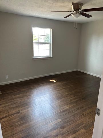 2502 Kingsdale Drive, Deer Park, TX 77536