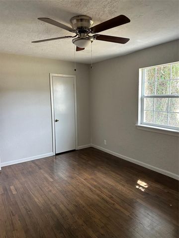 2502 Kingsdale Drive, Deer Park, TX 77536