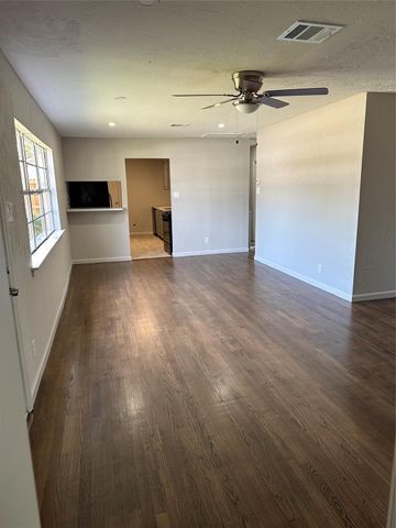 2502 Kingsdale Drive, Deer Park, TX 77536