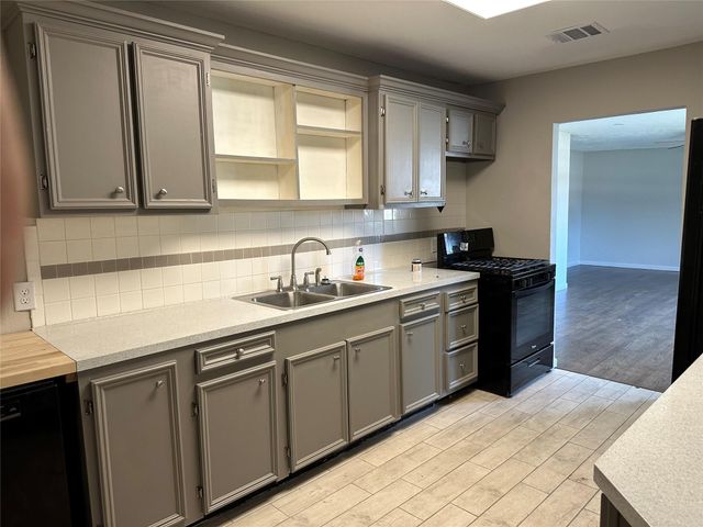 2502 Kingsdale Drive, Deer Park, TX 77536
