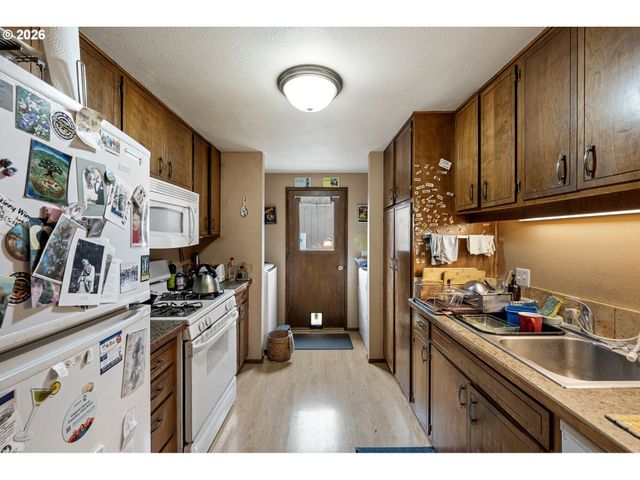 157 WESTBROOK Way, Eugene, OR 97405