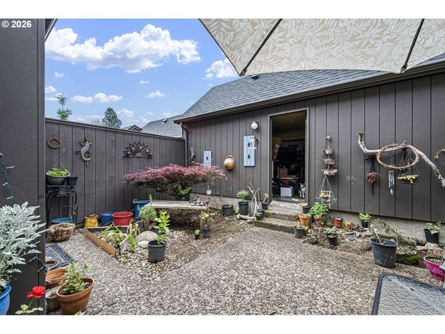 157 WESTBROOK Way, Eugene, OR 97405