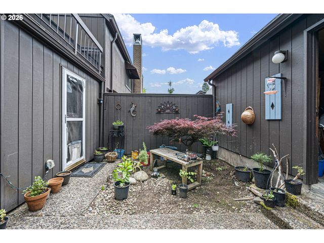 157 WESTBROOK Way, Eugene, OR 97405