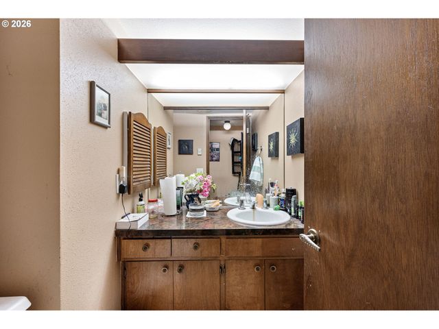 157 WESTBROOK Way, Eugene, OR 97405