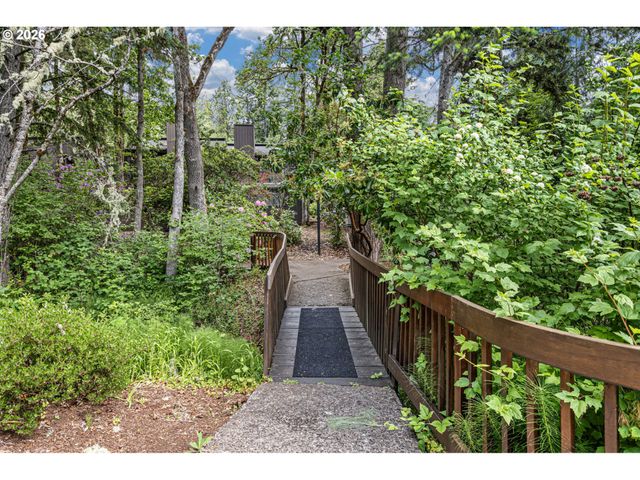 157 WESTBROOK Way, Eugene, OR 97405