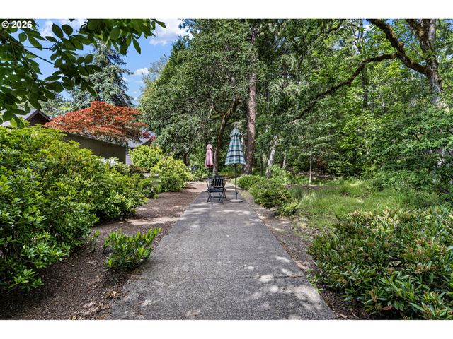 157 WESTBROOK Way, Eugene, OR 97405