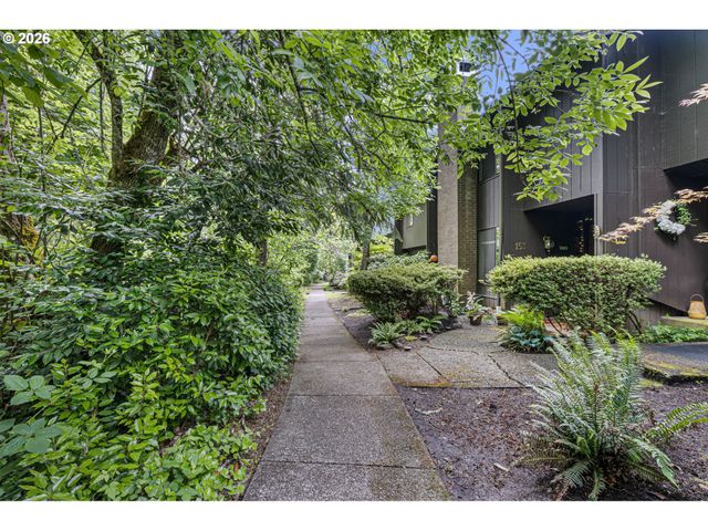 157 WESTBROOK Way, Eugene, OR 97405