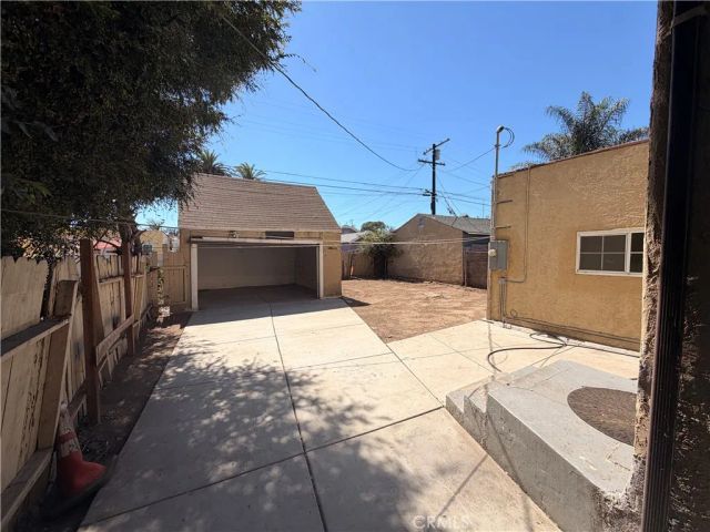 604 W 105th, Los Angeles, CA 90044