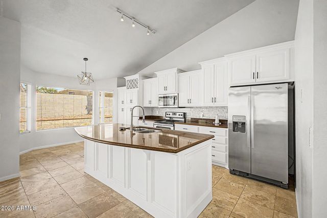3834 E WINDSONG Drive, Phoenix, AZ 85048