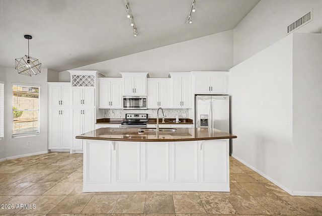 3834 E WINDSONG Drive, Phoenix, AZ 85048