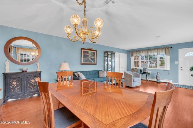 21 Maracaibo Place, Toms River, NJ 08757
