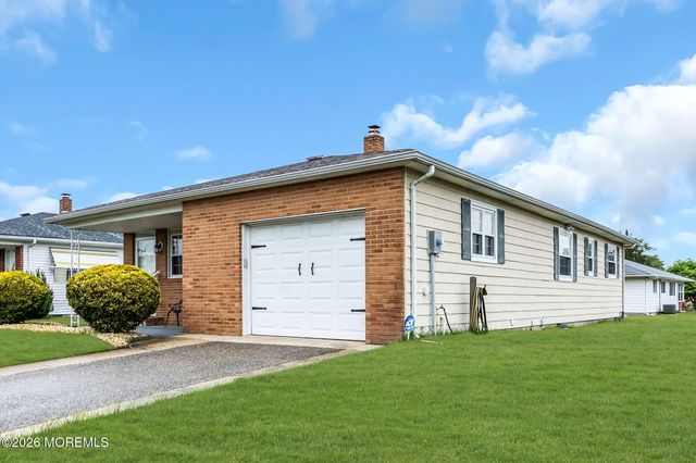 21 Maracaibo Place, Toms River, NJ 08757