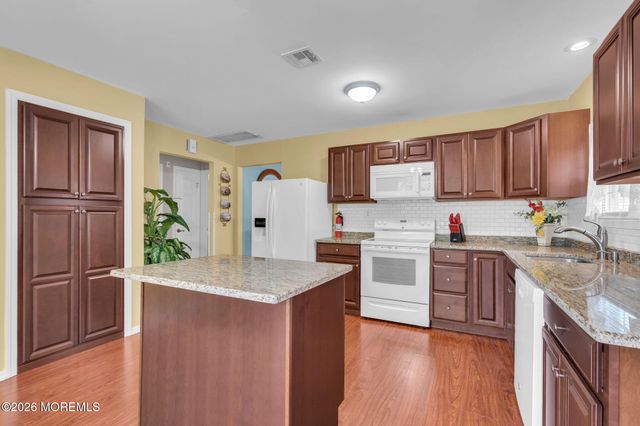 21 Maracaibo Place, Toms River, NJ 08757