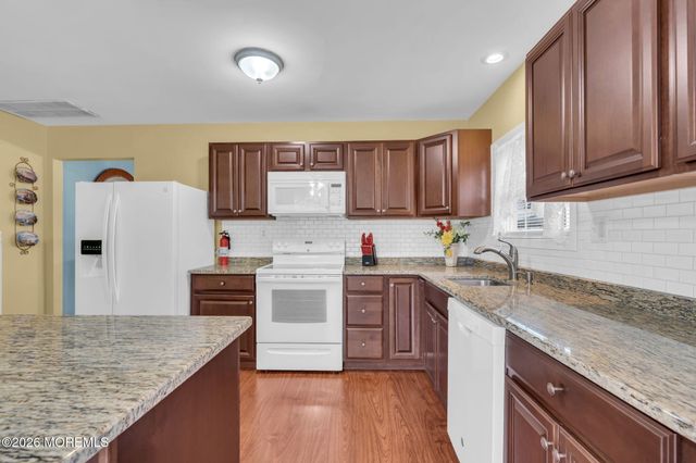 21 Maracaibo Place, Toms River, NJ 08757