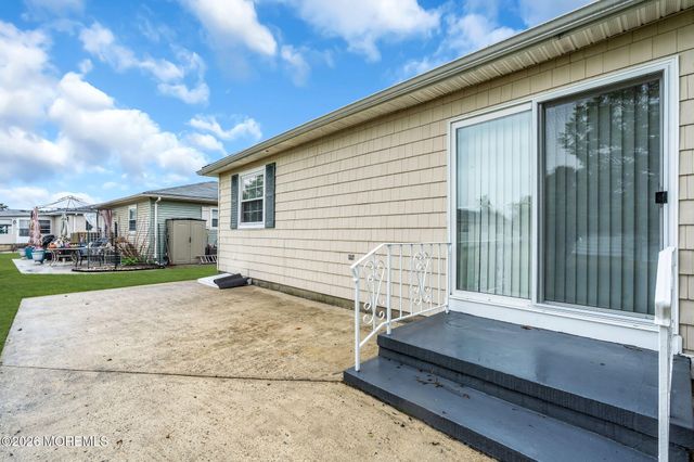 21 Maracaibo Place, Toms River, NJ 08757
