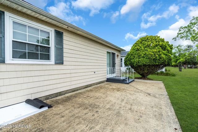 21 Maracaibo Place, Toms River, NJ 08757