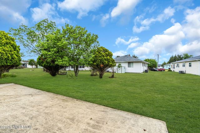 21 Maracaibo Place, Toms River, NJ 08757