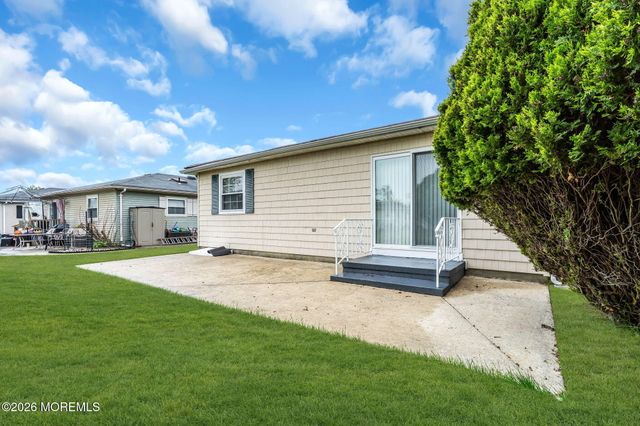 21 Maracaibo Place, Toms River, NJ 08757