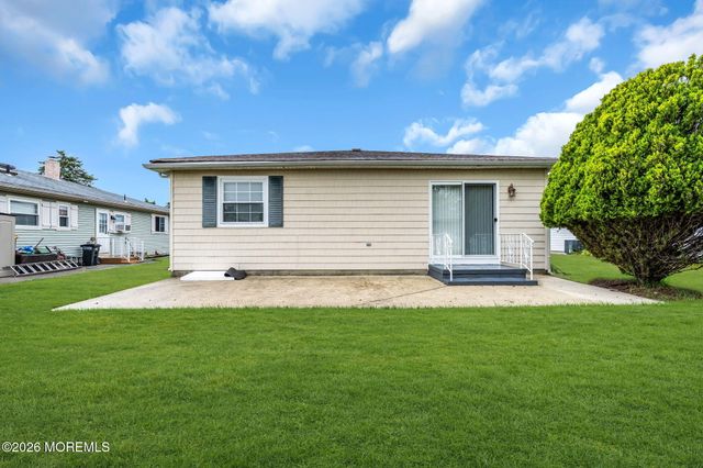 21 Maracaibo Place, Toms River, NJ 08757